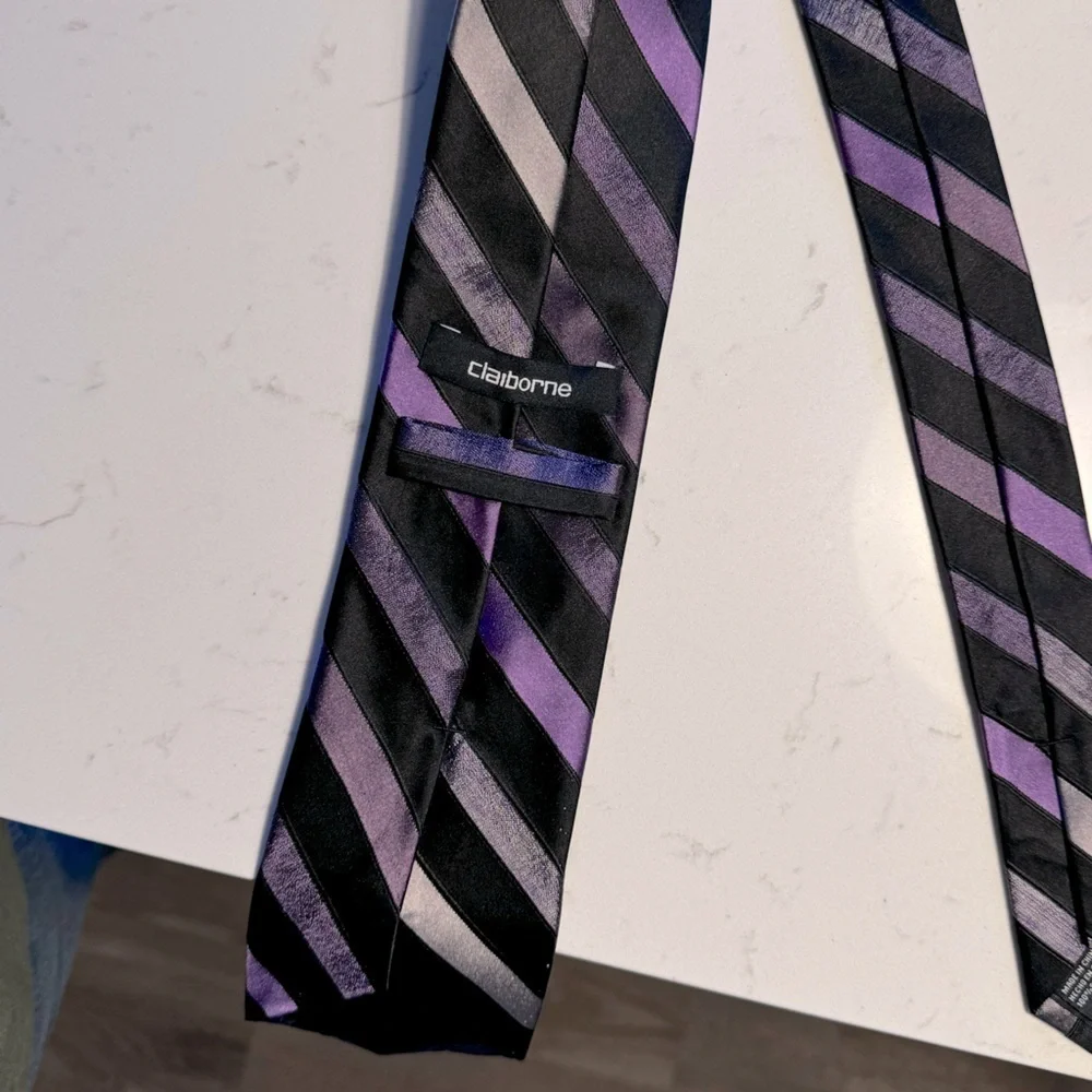 Claiborne Men's Silk Necktie Purple Lavender Black Striped 60